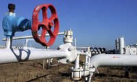 EU, Russia agree to hold tri-lateral talks on energy