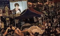 Hong Kong government and student representatives end first talks