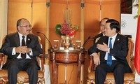 President Truong Tan Sang meets world leaders at APEC Summit