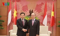 NA Chairman Nguyen Sinh Hung receives Speaker of Indonesian House of Representatives 