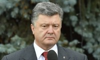Ukrainian President holds emergency meeting with top generals 