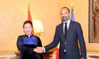 ประธานสภาแห่งชาติเหงวียนถิกิมเงินพบปะกับนายกรัฐมนตรีฝรั่งเศสEdouard Philipp
