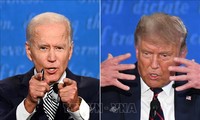 ທ່ານ​ປະ​ທາ​ນາ​ທິ​ບໍ​ດີ ອາ​ເມ​ລິ​ກາ Donald Trump ແລະ ຜູ​້​ສະ​ໝັກ​ເລືອກ​ຕັ້ງ Joe Biden ແຂ່ງ​ຂັນ​ກັນ​ຢ່າງຂ້ຽວ​ຂາດ​ຢູ່ Florida ແລະ  Arizona