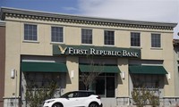 ທະ​ນາ​ຄານ ອາ​ເມ​ລິ​ກາ 11 ແຫ່ງ ພ້ອມ​ກັນໜູ​ນ​ຊ່ວຍ First Republic Bank ເພື່ອຫຼີກ​ລ້ຽງ​ການ​ລົ້ມ​ລະ​ລາຍ