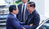 ທ່ານ​ນາ​ຍົກ​ລັດ​ຖະ​ມົນ​ຕີ ຟ້າມ​ມິງ​ຈິງ ພົບ​ປະ​ກັບ​ທ່ານ​ປະ​ທານ​ສະ​ພາ​ສູງ ກຳ​ປູ​ເຈຍ Hun Sen