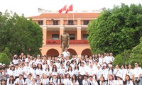 Jóvenes vietnamitas expresan su gratitud al Presidente Ho Chi Minh