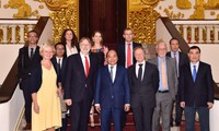 Jefe del Ejecutivo vietnamita recibe al titular comercial del Parlamento Europeo