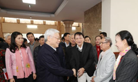Líderes vietnamitas reúnen con el electorado hanoyense