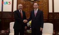 Alaba presidente vietnamita trabajo de diplomáticos de Singapur y Egipto