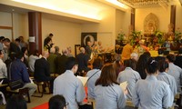 Seguidores del budismo en Japón rinden homenaje a los caídos en Gac Ma
