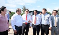 Premier vietnamita estimula la producción de vehículos eléctricos para alentar la economía