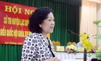 Dirigentes vietnamitas dialogan con electores en las localidades