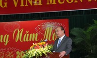 Premier vietnamita visita a líderes y ex líderes en el centro del país con motivo del Tet