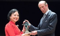 Phan Thi Kim Phuc, “niña del napalm” vietnamita recibe Premio de Paz en Alemania