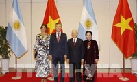 Presidente argentino concluye visita a Vietnam