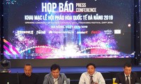 Festival Internacional de Fuegos Artificiales de Da Nang acapara interés de amigos extranjeros