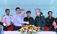 Vietnam y Singapur por afianzar cooperación en defensa