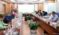 Delegación del Partido Comunista de Cuba visita la Voz de Vietnam