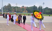 Vietnamitas y venezolanos recuerdan establecimiento de relaciones con homenaje a Ho Chi Minh 