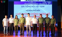 La Voz de Vietnam difunde las leyes de lucha antiterrorista y ciberseguridad