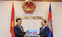 Vietnam y Camboya fortalecen cooperación en comercio, industria y energía