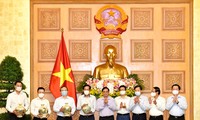 El primer ministro de Vietnam felicita a los periodistas en su fecha tradicional
