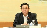 Diputados vietnamitas destacan la recuperación económica y la convivencia segura con el covid-19