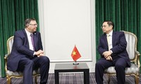 Primer ministro vietnamita se reúne con dirigentes de corporaciones francesas
