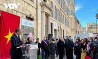 Presentan placa conmemorativa del presidente Ho Chi Minh en Marsella