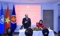 Misión vietnamita ante la ONU debe esforzarse más por el desarrollo del país, sugiere el presidente Nguyen Xuan Phuc