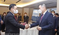 Presidente del Parlamento vietnamita se reúne con gerentes de compañías surcoreanas