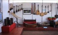 Exposición de instrumentos musicales de etnias vietnamitas