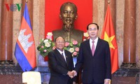 クアン国家主席　カンボジアのヘン・サムリン国民議会議長と会見