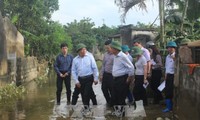 ミン副首相兼外相、洪水被災地を視察