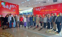 ベトナムで歌おう「青い空は」交流の旅