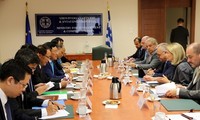 ギリシャを訪問中のミン副首相の活動