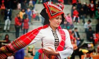 ソンラ省の色とりどりの少数民族衣装
