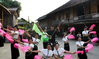 タイ族の文化的価値を保存するブオック村