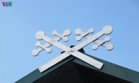 黒タイ族の家の屋根につけられるシンボル「Khau cut」とは