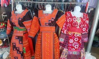 モン族女性の伝統衣装の保存に貢献する人
