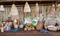 ソクチャン省フータン村での竹細工