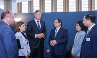 チン首相、各国の首脳らと個別会見