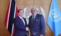 チン首相、第78回国連総会のデニス・フランシス議長と会見