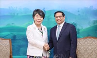 チン首相、上川外相と会見