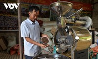コーヒーの木の栽培により億万長者になったソンラ省の農民たち