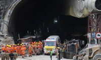 インドのトンネル崩落事故、作業員41人全員救出