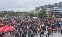 仏　極右政党に反対する大規模デモ