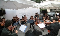 Orkes simphoni jalanan- satu aktivitas kebudayaan baru di kota Hanoi