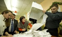Partai  Rusia Bersatu yang berkuasa tetap memelopori pemilihan Duma Negara Rusia