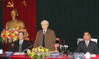 Sekjen Vietnam Nguyen Phu Trong mengadakan temu kerja dengan Departemen Komunikasi dan Pendidikan Komite Sentral Partai Komunis Vietnam 